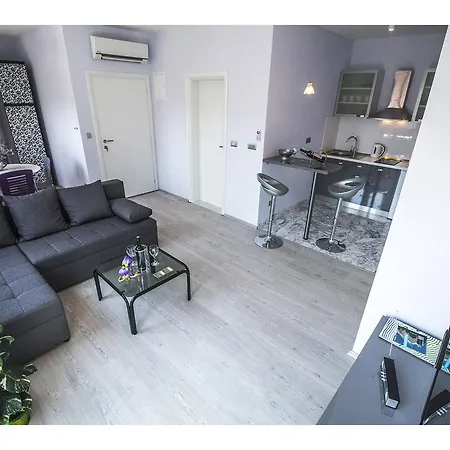 아파트먼트 스플렌디드 마리얀 *