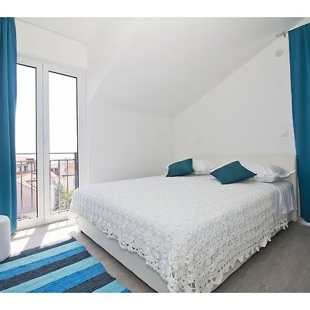 아파트먼트 스플렌디드 마리얀 *